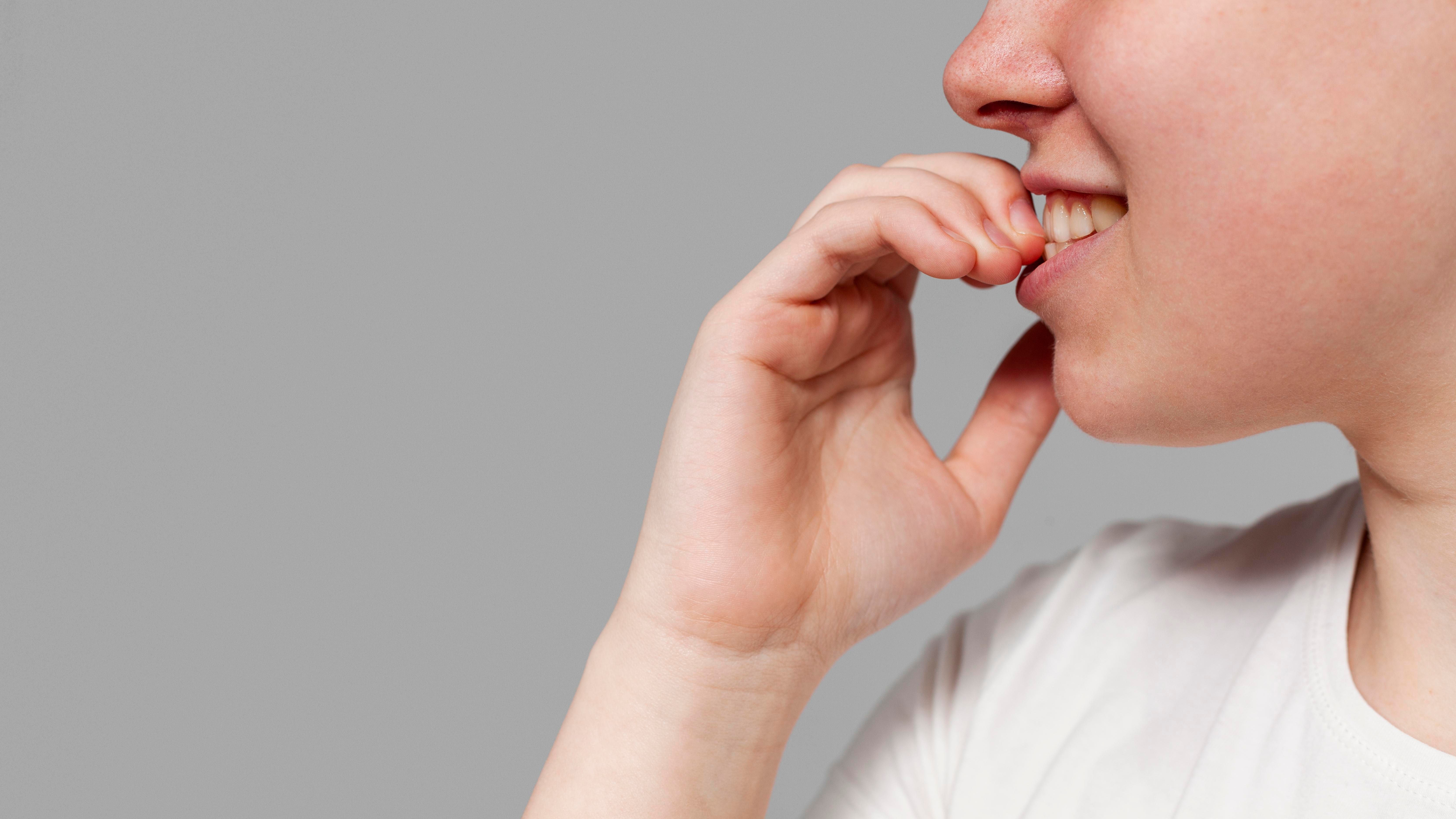 close-up-man-gnaw-nails