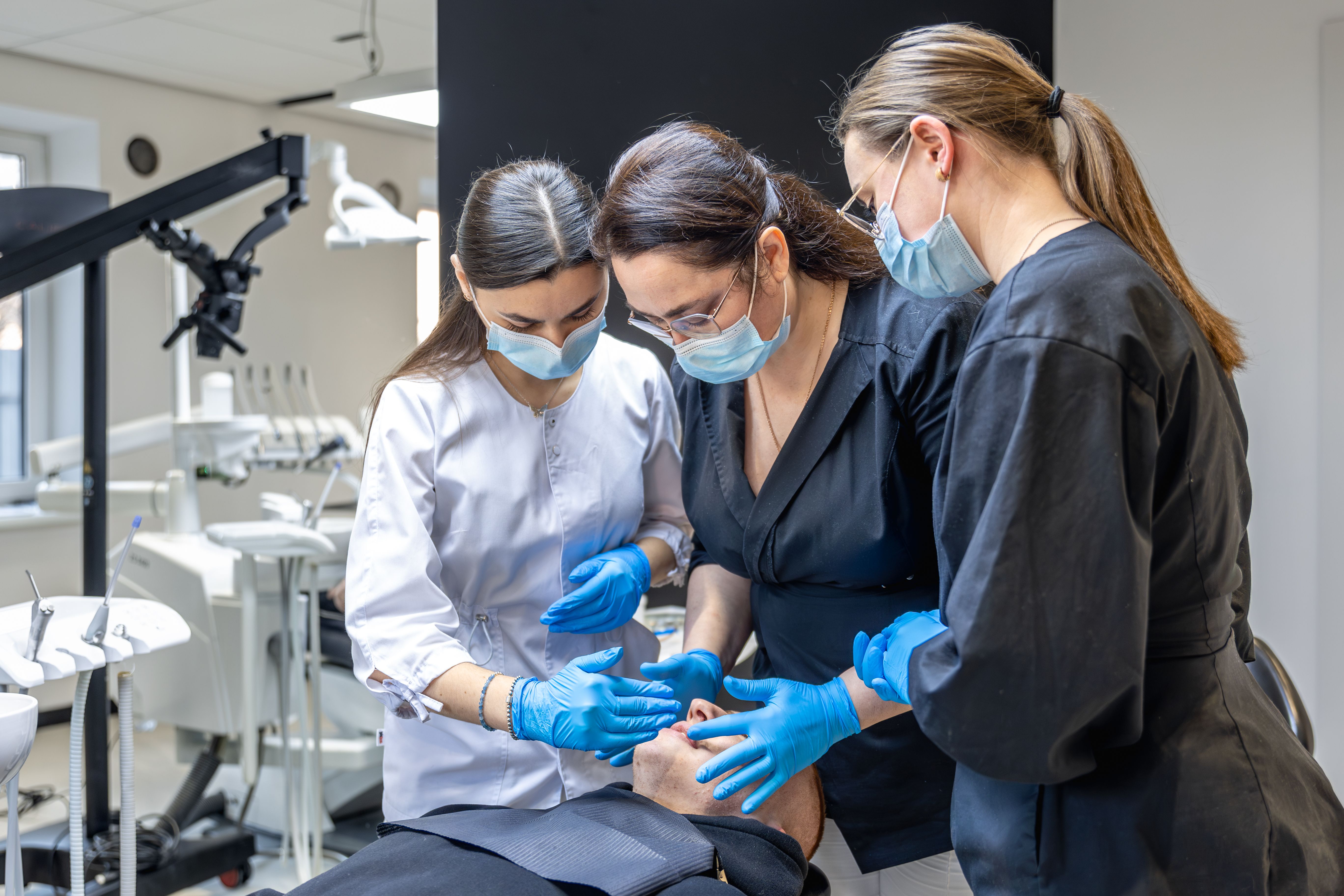team-female-dentists-treating-patients-teeth-visit-dentist-dentistry